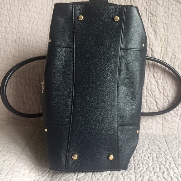 Gorgeous Coach handbag (Navy with gold hardware)! Like new. - Picture 6 of 9